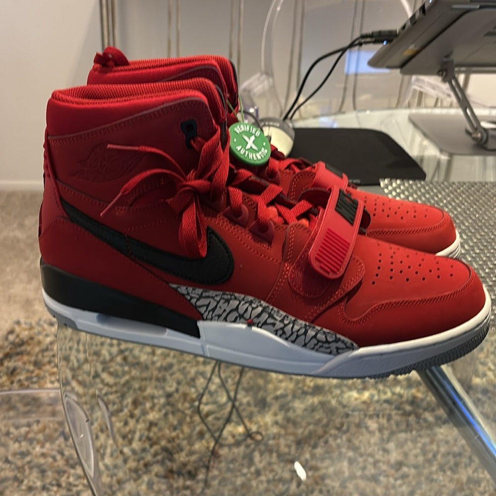 Nike - Picture 2 of 6
